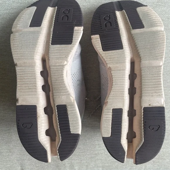 Women’s On Cloud Tennis shoes - Picture 11 of 13